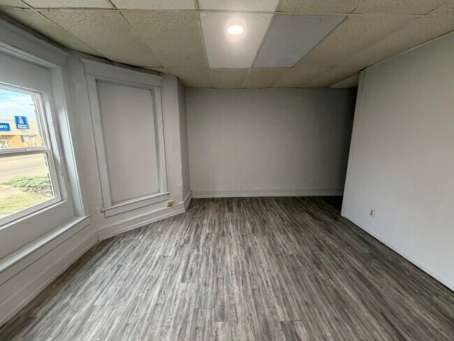 Building Photo - 425-1B Vermilion-N