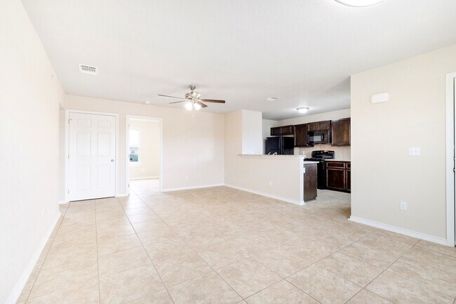 Building Photo - Stylish 3 Bed, 2 Bath Apartment in Georgetown