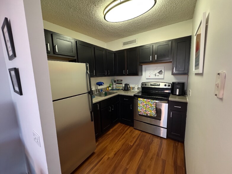 Building Photo - 625 W Madison St