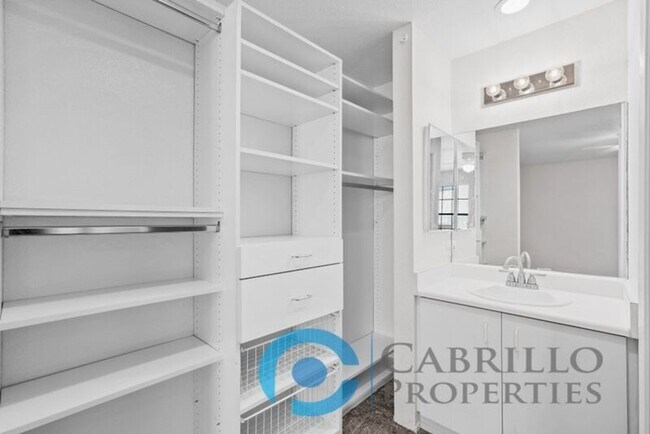 Building Photo - 3975 Hortensia St