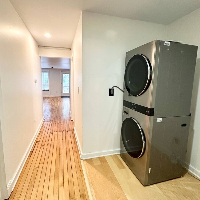 Building Photo - 229 Elm St