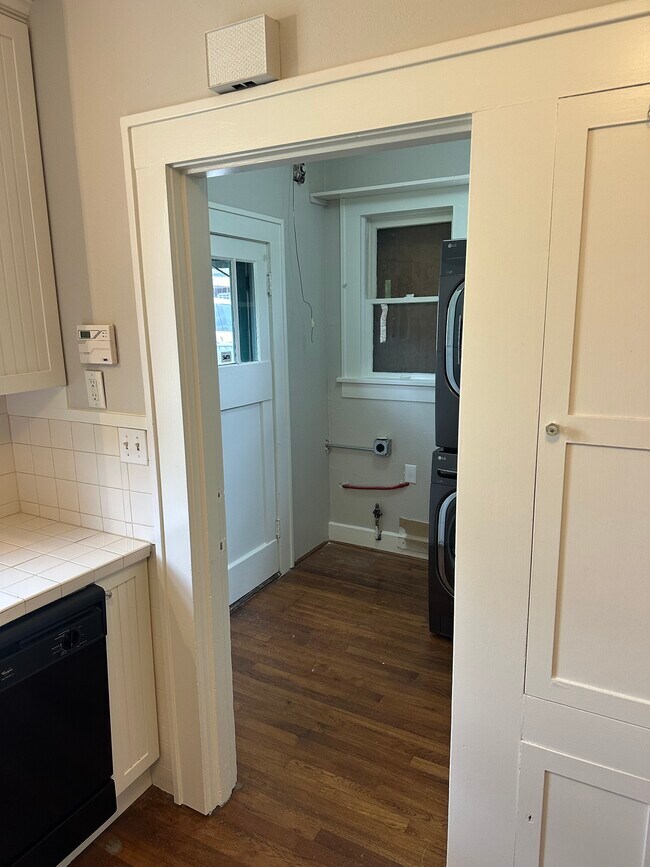Laundry Room - 2600 Lubbock Ave