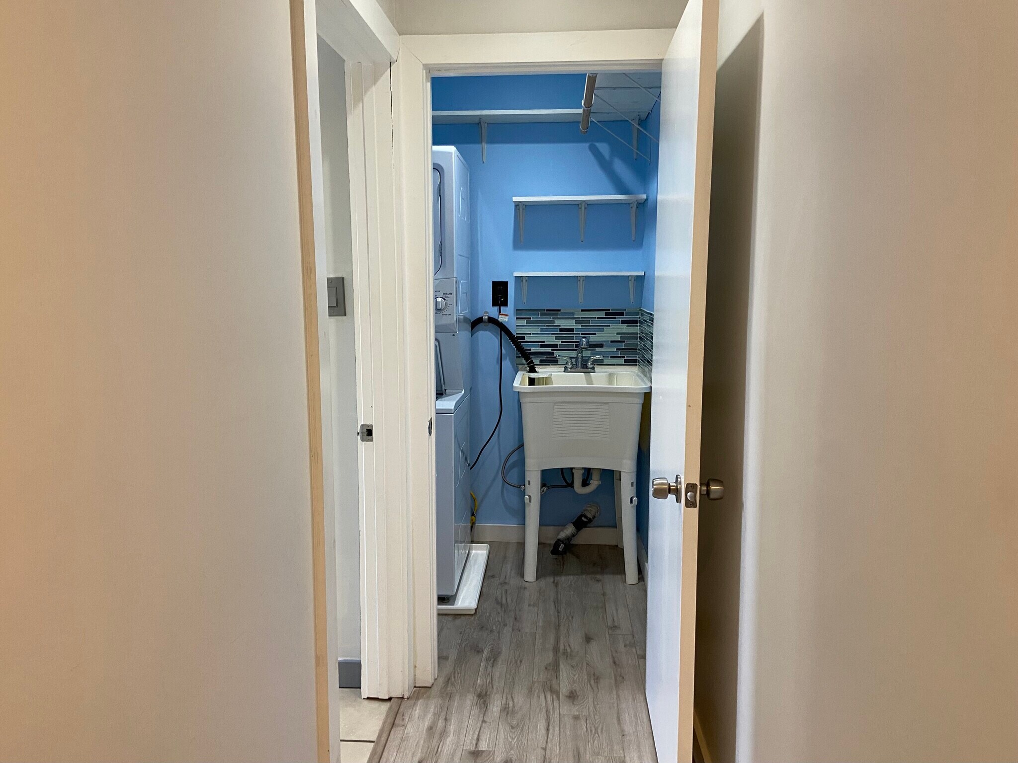 Building Photo - 1043 Sanborn Ave