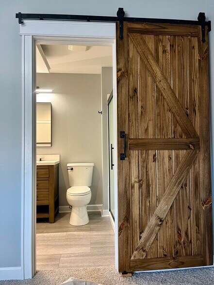 Building Photo - 203 Spring Point Dr