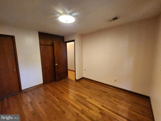 Building Photo - 17158 Ferry Dock Rd