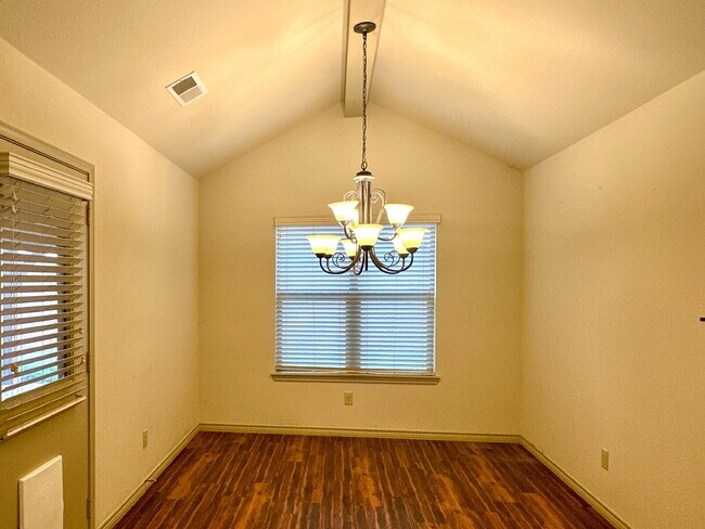 Building Photo - Great 3/2/2 in South Lubbock!