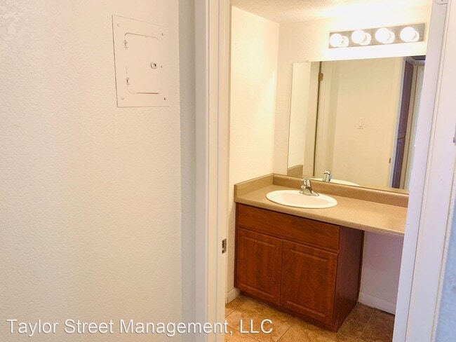 Building Photo - 5995 N 78th St