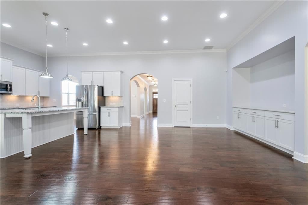 Building Photo - 330 La Perla Dr