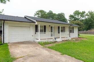 Building Photo - 6205 Fieldcrest Dr