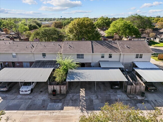 Building Photo - 1448 Silverpines Rd