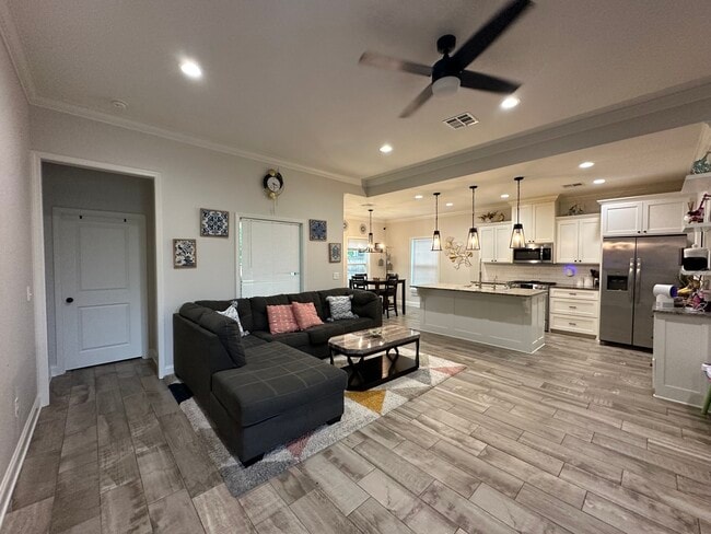 Building Photo - 103 Piney Cv