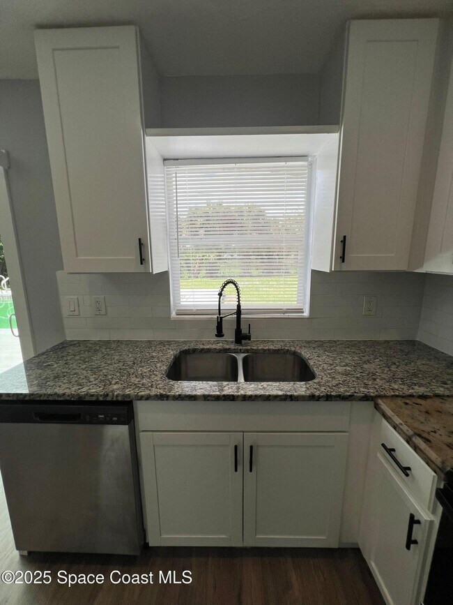 Building Photo - 1221 Cypress Ln