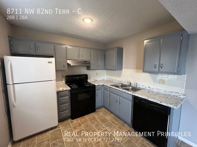 Building Photo - **MOVE-IN SPECIAL** Newly Renovated 2 bedr...