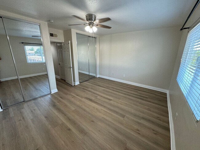 Building Photo - Galleria  Town Homes 2 Bedroom 1.5 Bath in...