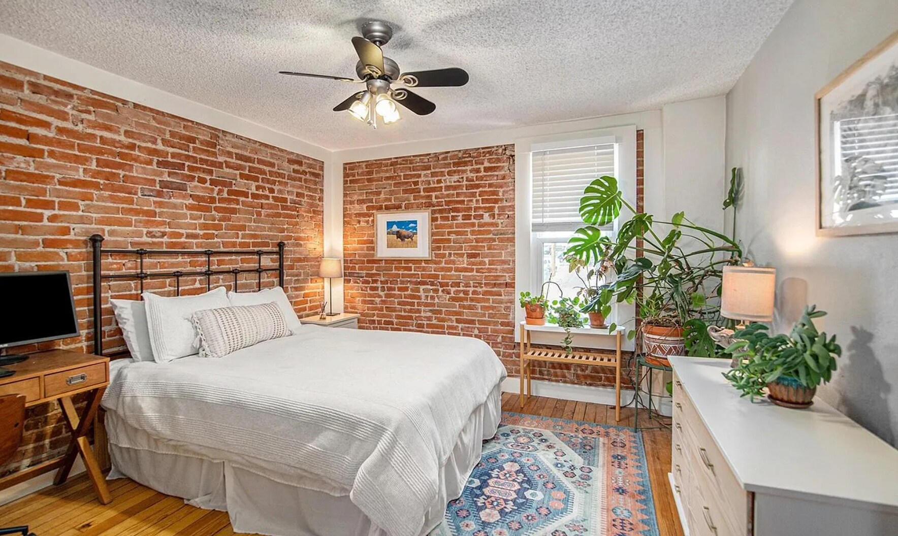 Building Photo - 121 E 8th Ave