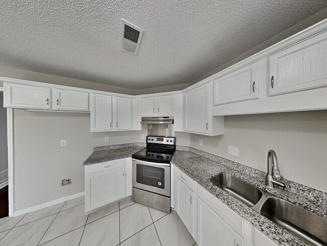 Building Photo - 5657 Wolf Pack Dr