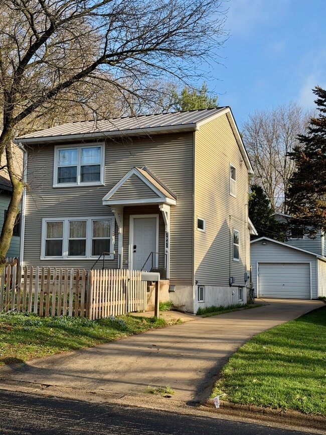 Building Photo - 2942 Stevens St