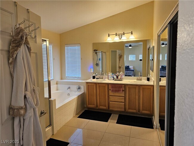 Building Photo - 3732 Shimmering Creek Ave