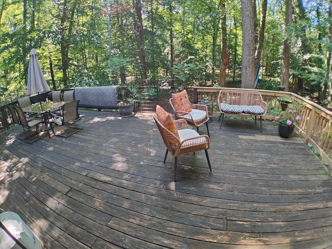 Building Photo - Updated Two bedroom Contemporary with huge...