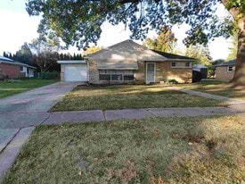 Building Photo - 4208 Crestview Dr