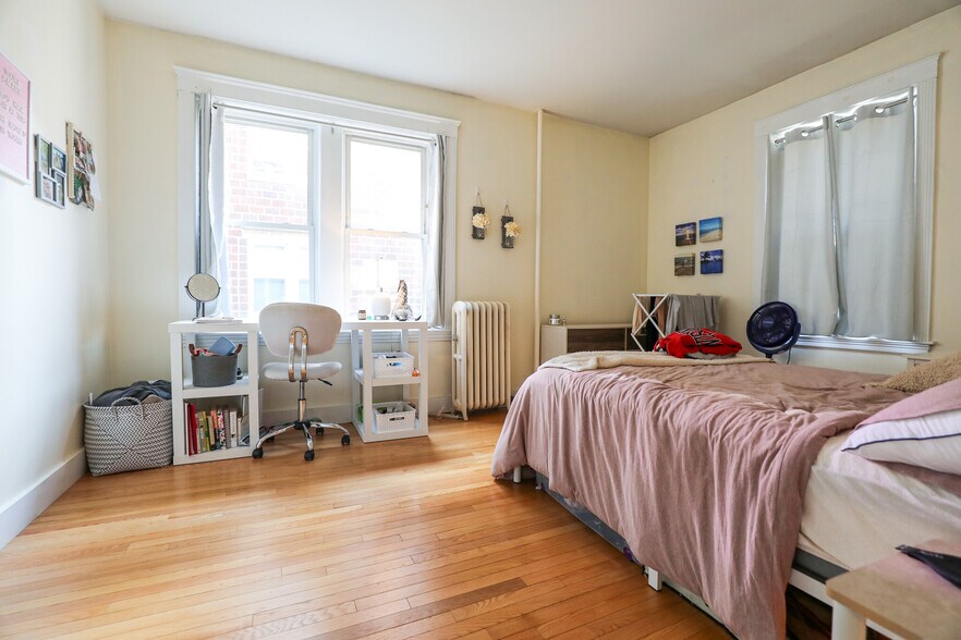 Building Photo - 322 St Paul St