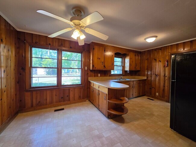 Building Photo - 232 Pinckney St