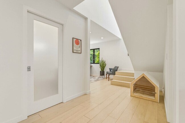 Building Photo - Beautifully Remodeled 4BR + Office Mill Valley Home — Furnished, Private 3/4-Acre Setting, Walk t...