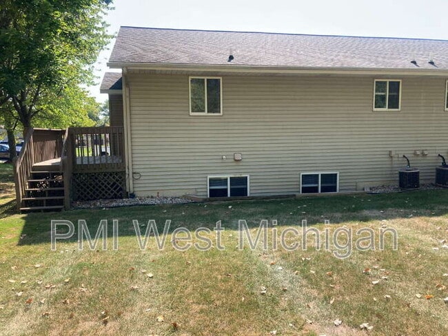 Building Photo - 2673 Woodmeadow Dr SE