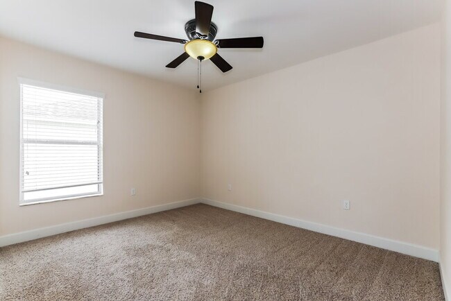 Building Photo - 5072 Ashwood Dr