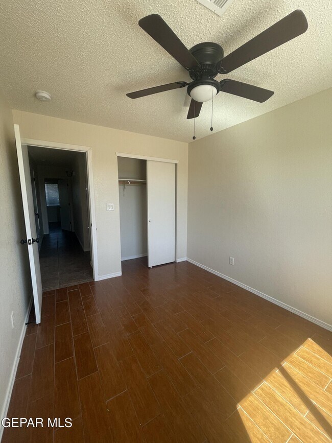 Building Photo - 1832 Shreya St