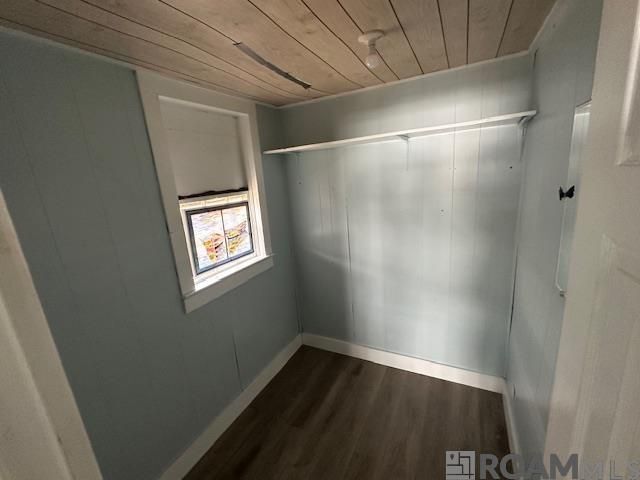 Building Photo - 6871 Island Rd