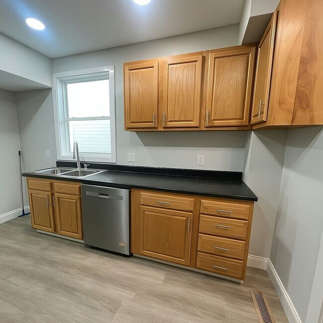 Building Photo - 800 Carpenter St