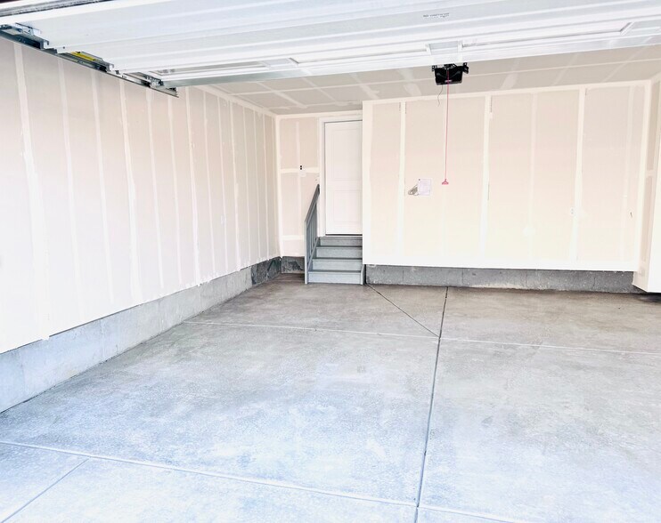 Garage - 8969 Spikerush Ct