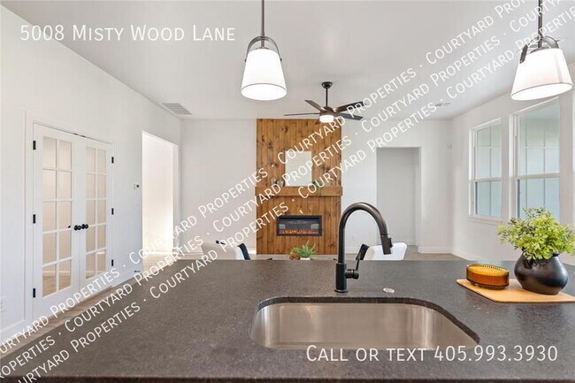 Building Photo - 5008 Misty Wood Ln