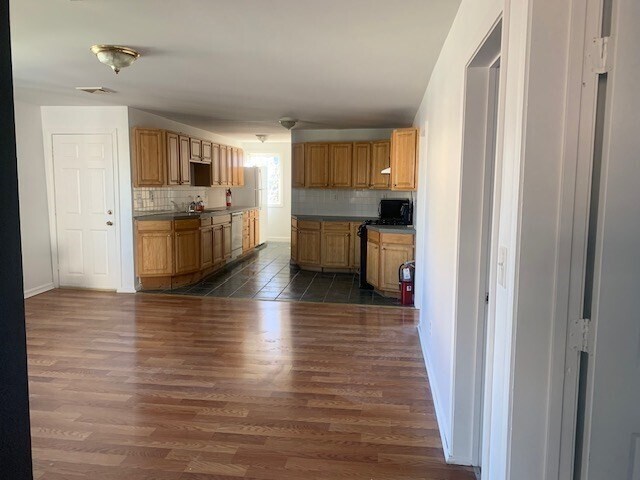 Building Photo - 174 Jencks St