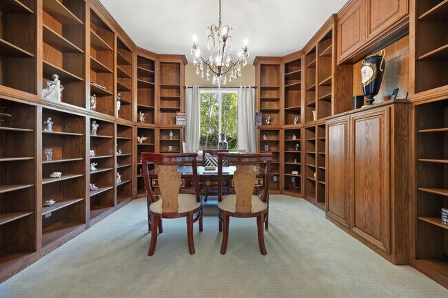 Building Photo - Exquisite Luxury Living in the Moorpark Country Club Estates