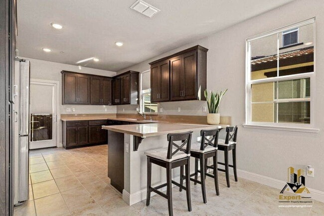 Building Photo - 232 Rochdale St