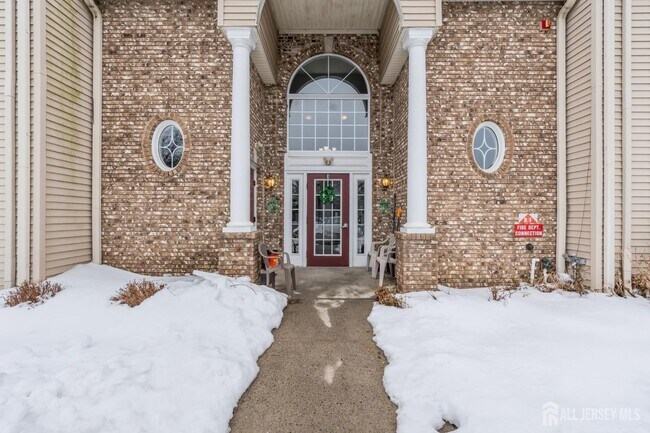 Building Photo - 12 High Pointe Way