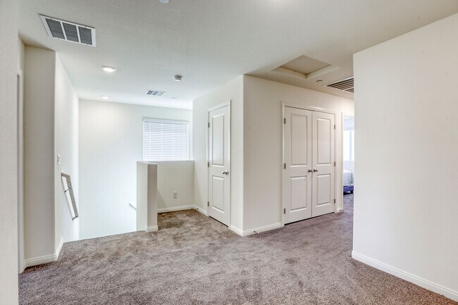 Building Photo - Furnished Henderson 3BR w/ Community Pool & fitness center