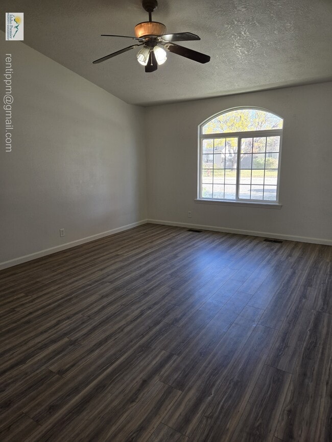 Building Photo - 1671 Klemmer Ave N