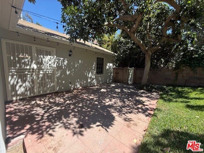 Building Photo - 2515 Canyon Dr