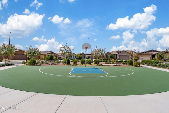 Building Photo - 2204 E Kelly Dr