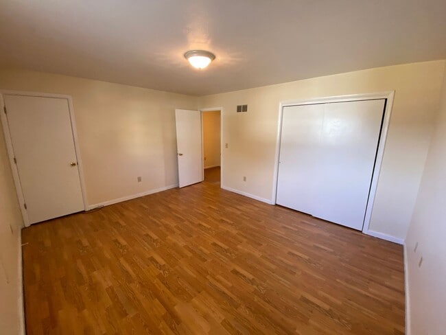 Building Photo - 124 Karen Way