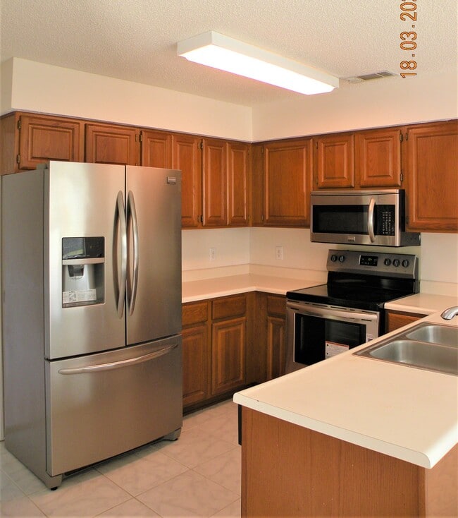 Building Photo - 160 Lions Gate Rd