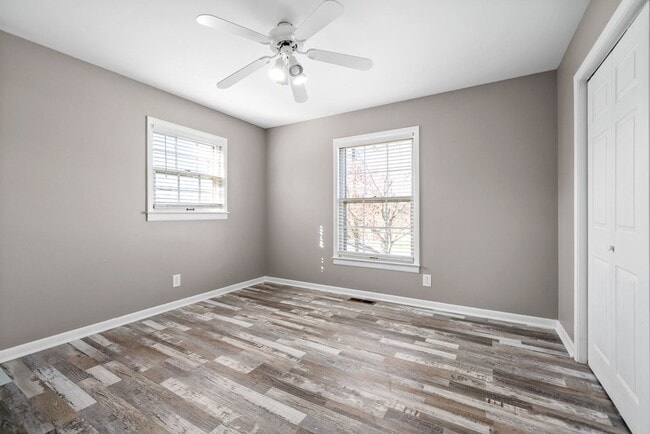Building Photo - 329 Donna Dr