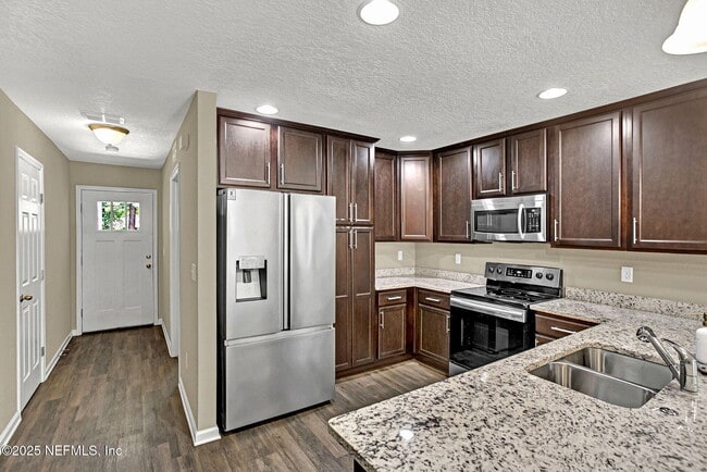 Building Photo - 1206 Murray Dr