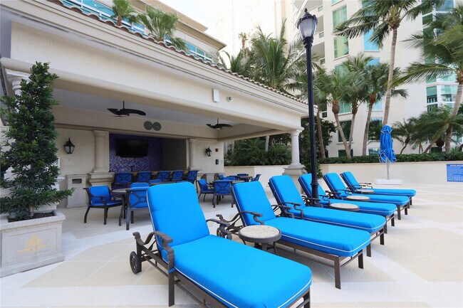 Building Photo - 411 N New River Dr E