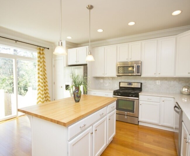 Building Photo - 2018 Avinity Loop