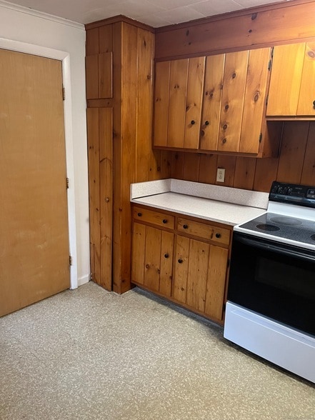 Building Photo - 103 Pequotsepos Rd