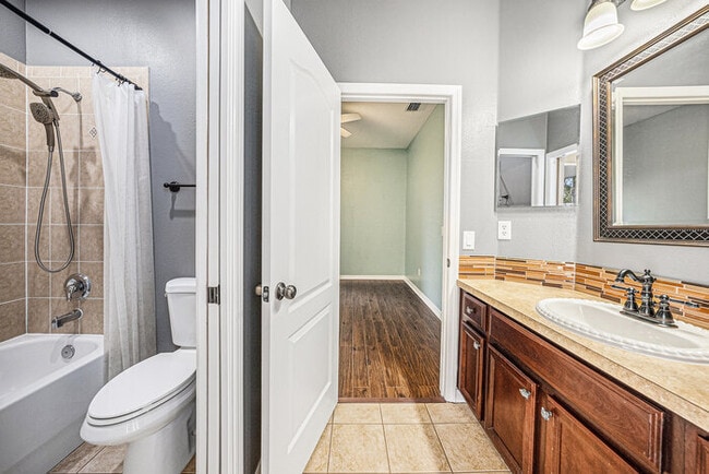 Building Photo - 1843 Mira Lago Cir